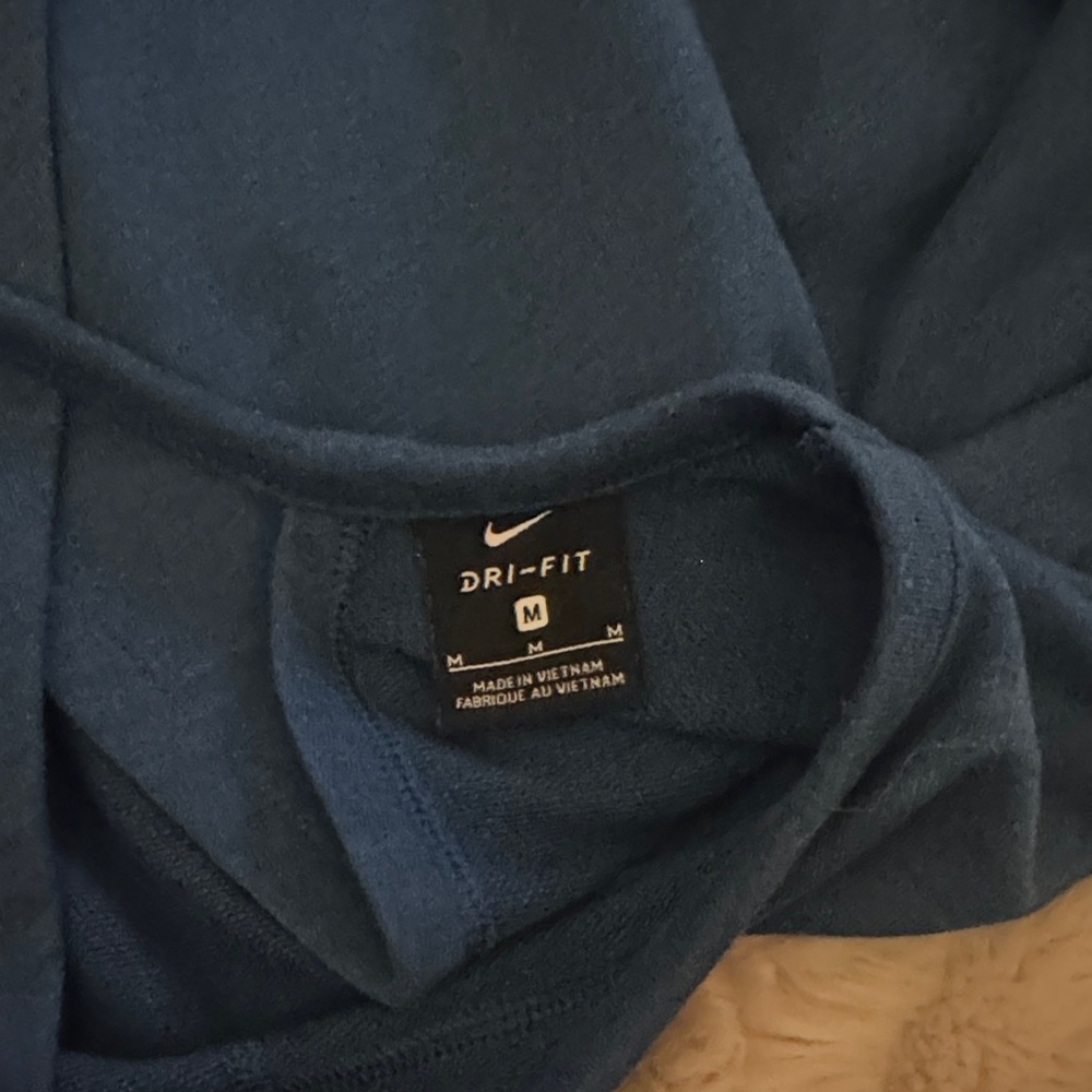nike top - Picture 3 of 3